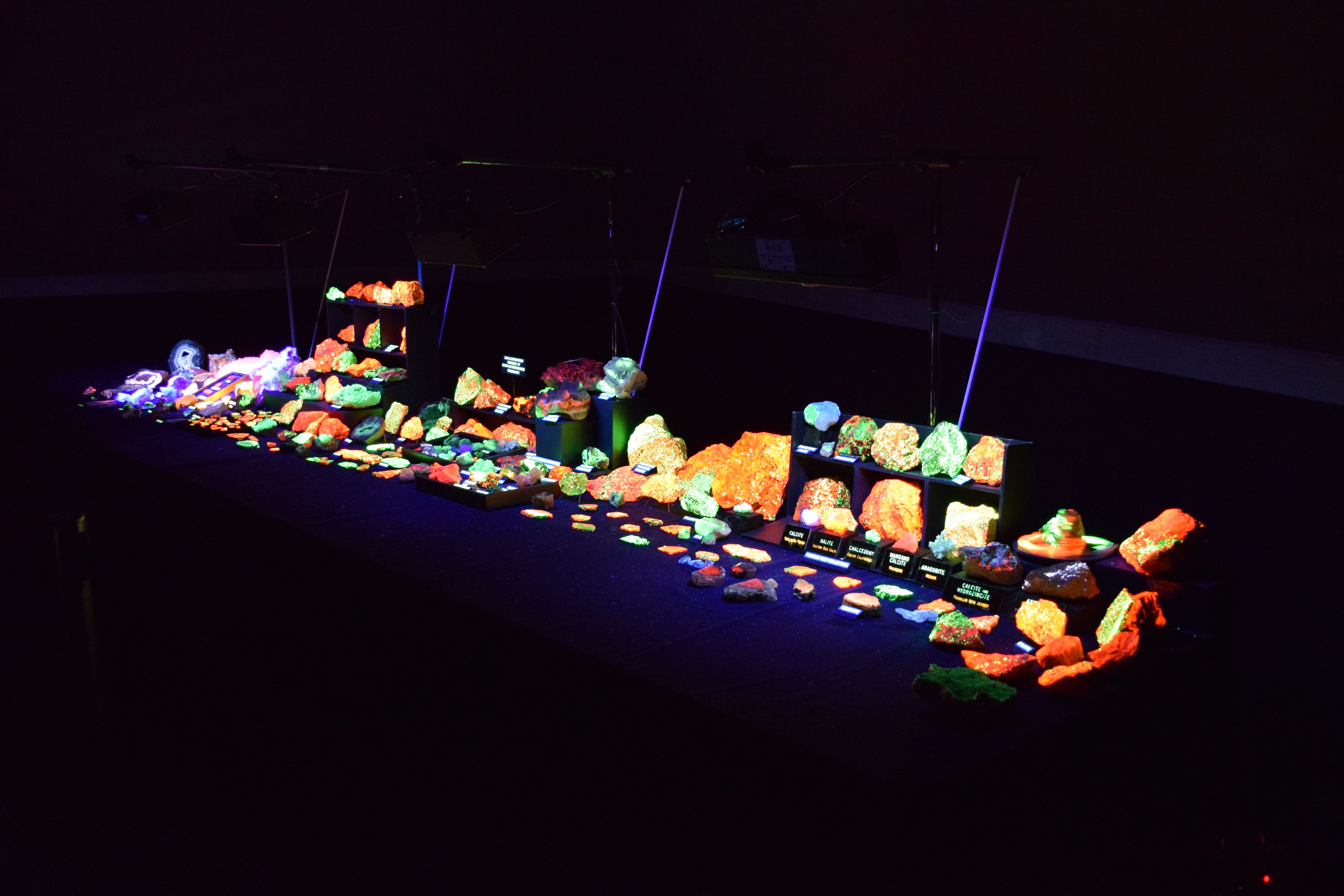 fluorescent minerals 10