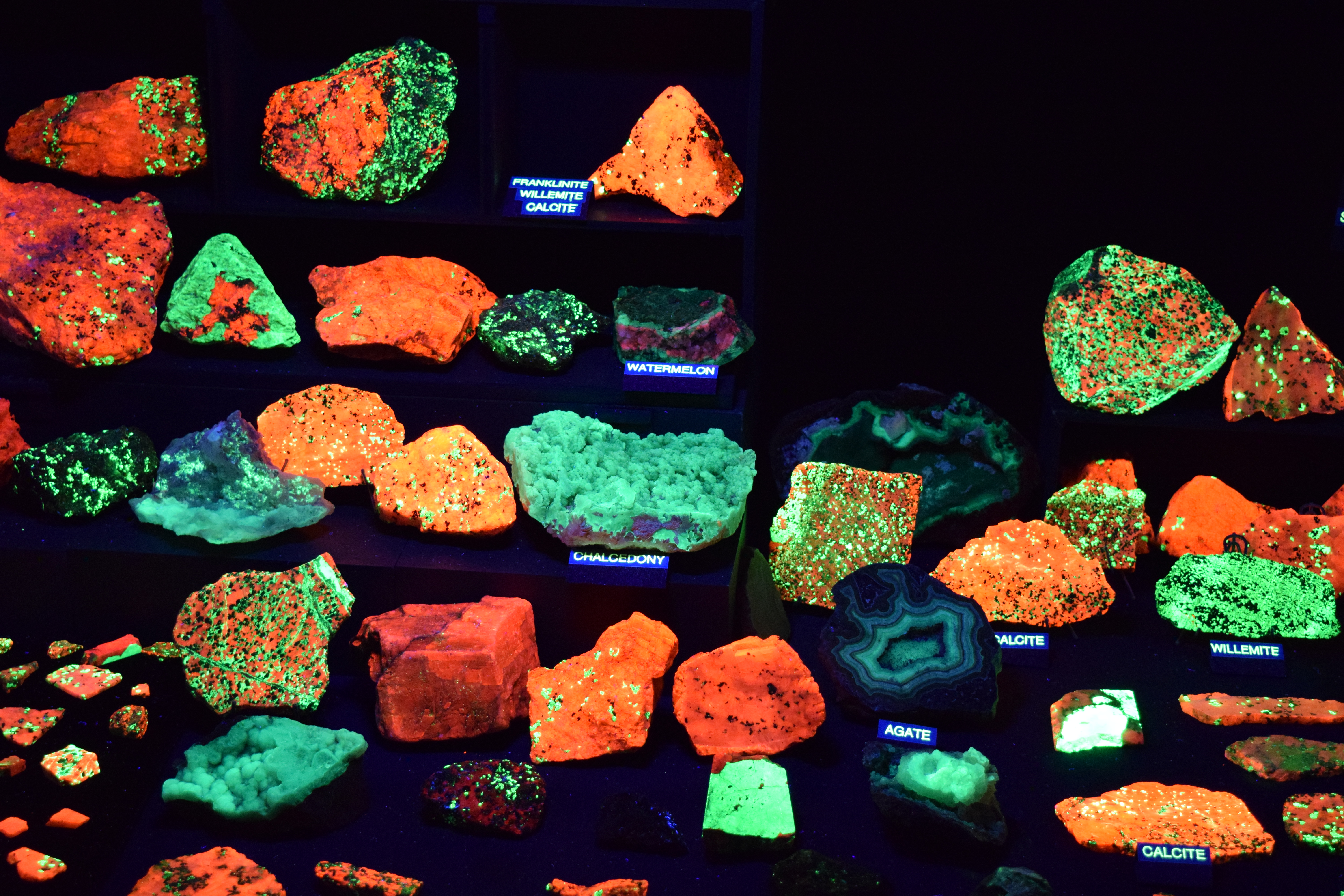 fluorescent minerals 3