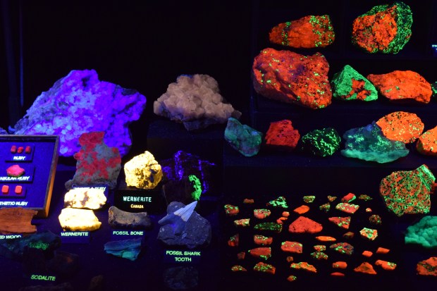 fluorescent minerals 4
