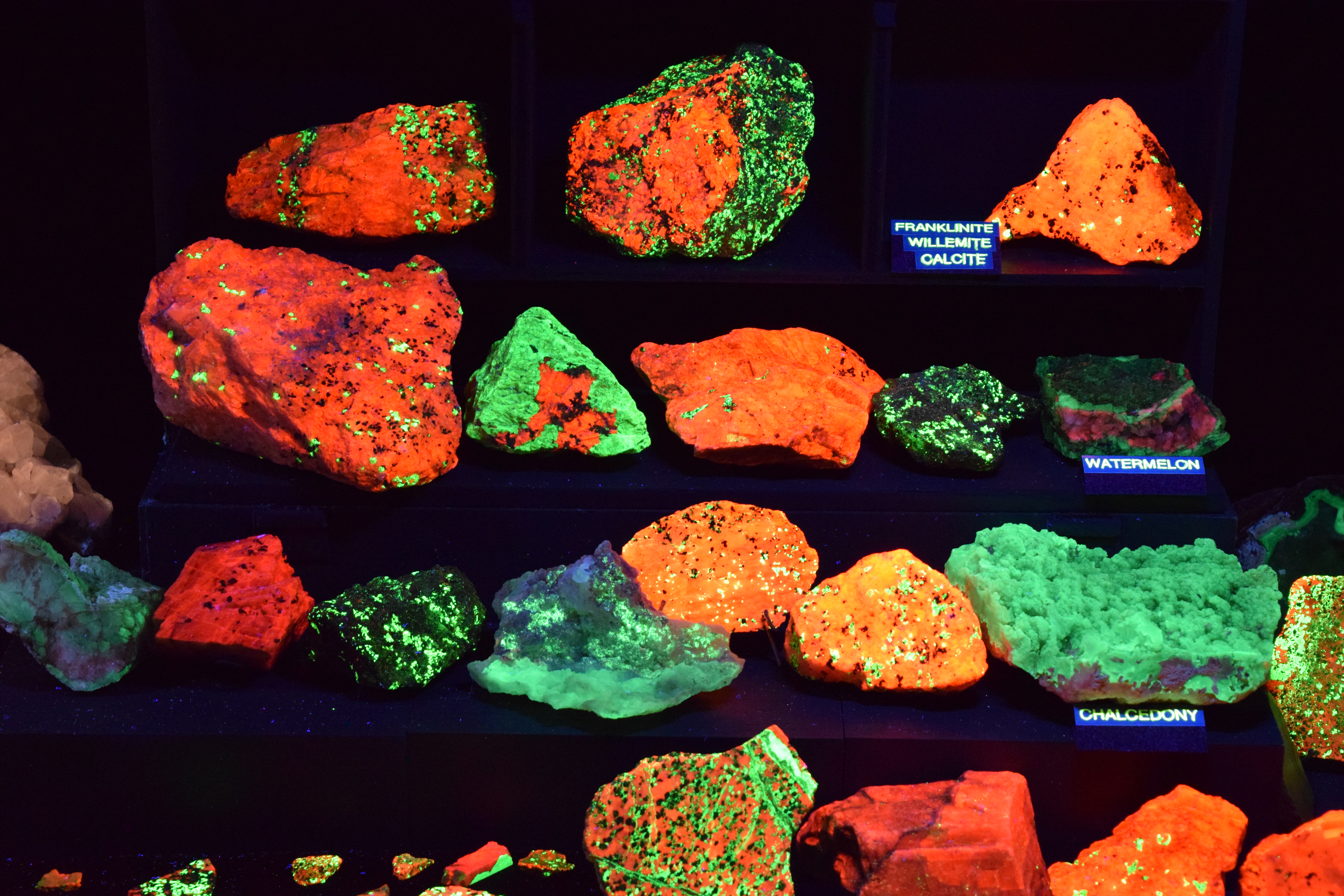 fluorescent minerals 6