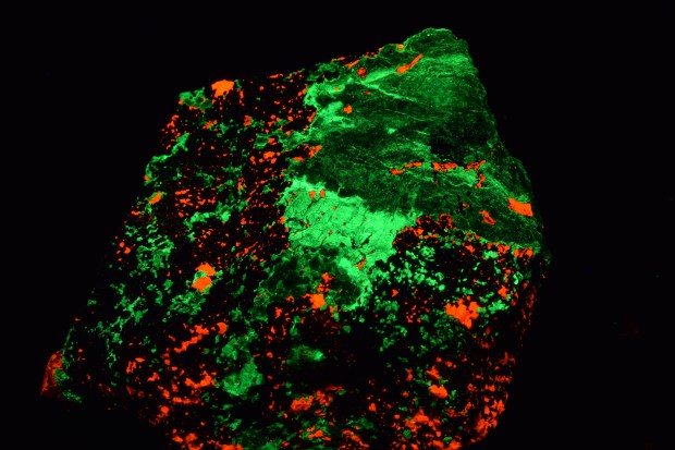 Franklinite, Calcite and Willemite under shortwave UV light.